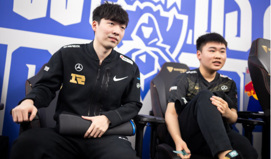 性的进攻更 性的进攻更